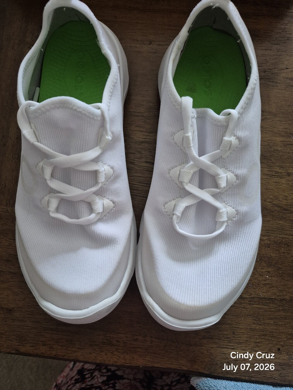 Oofos. Size 7